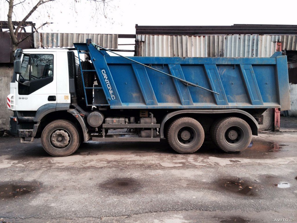 Аренда самосвала IVECO Trakker