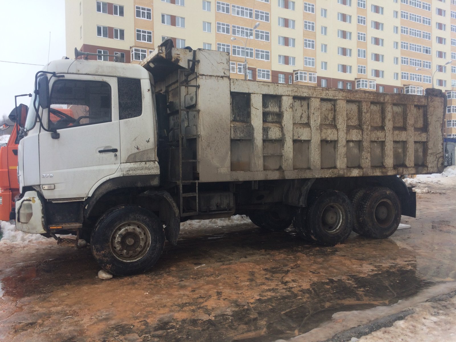 Услуги самосвала. Грузоперевозки 30 тонн