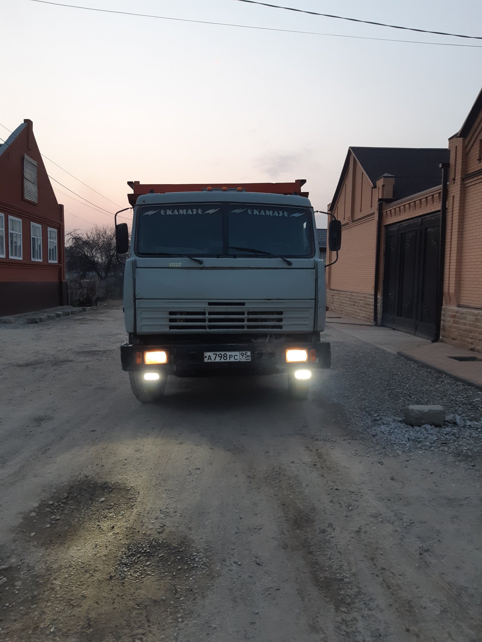Шебень. песок. гпс