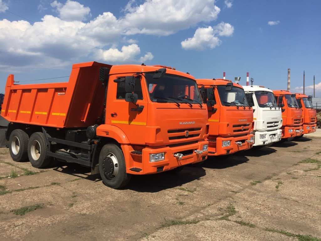 Самосвалы 12-15 тонн Kamaz аренда. Автопарк