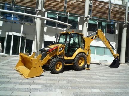 Услуги трактора CAT 428F