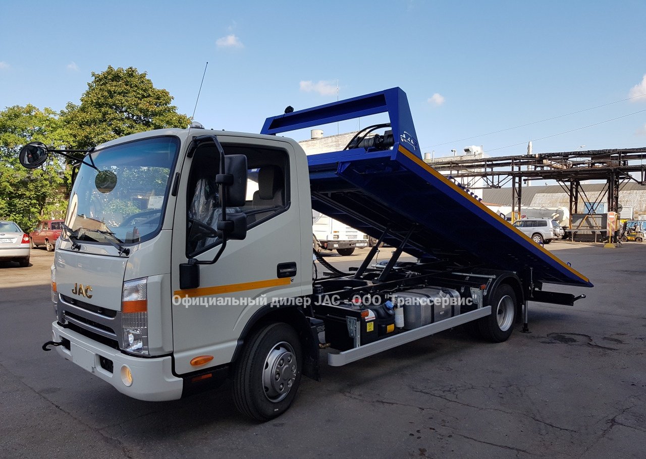 Эвакуатор для трактора. Подача машины по городу