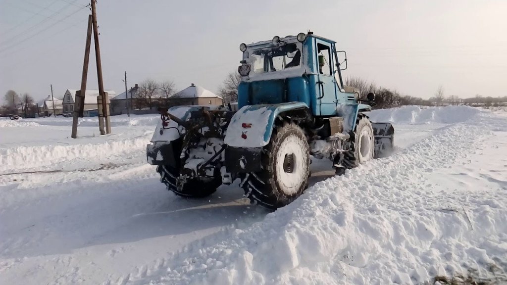 Очистка снега механизированная трактором