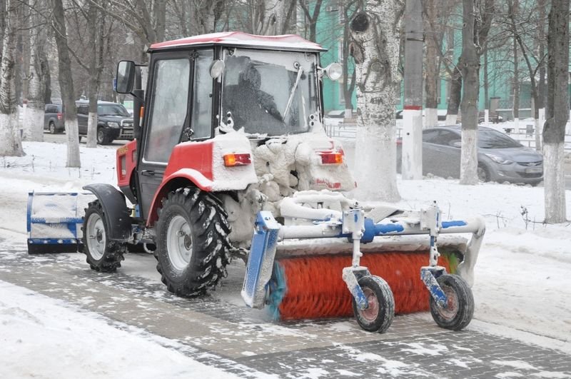 Уборка снега трактором МТЗ 82