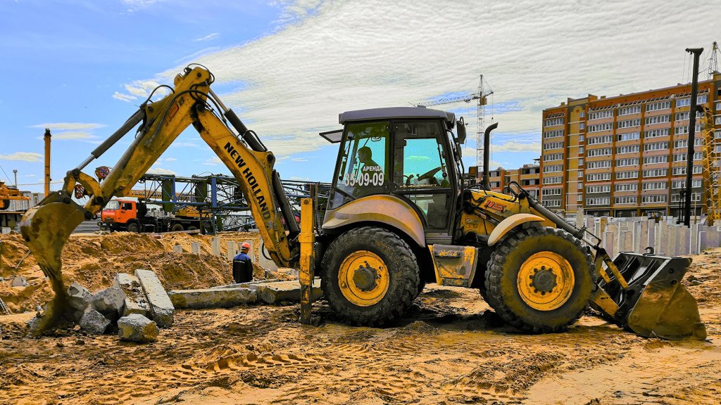 Универсальный трактор JCB для стройки и сельхозработ