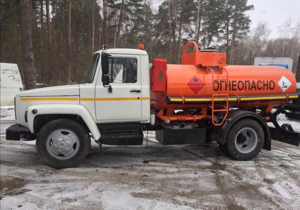 Перевозка дизельного топлива. Бензовоз аренда