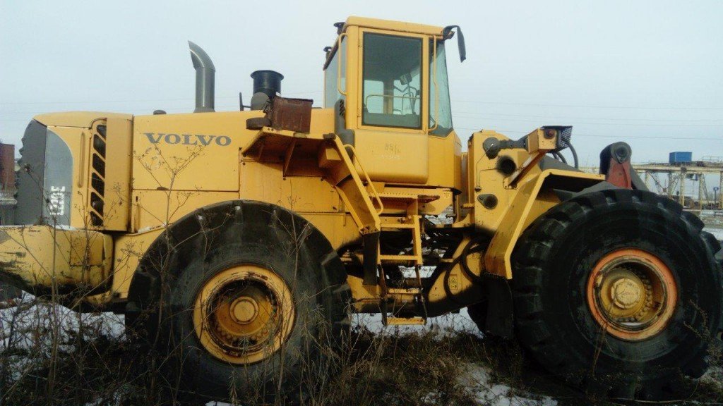 Фронтальный погрузчик Volvo L220E