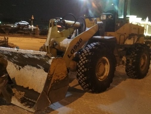 Фронтальный погрузчик. Уборка, вывоз мусора