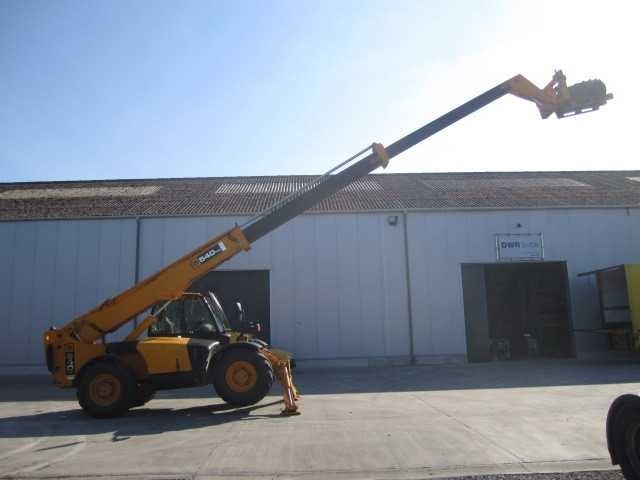 Аренда телескопического погрузчика JCB 540-140