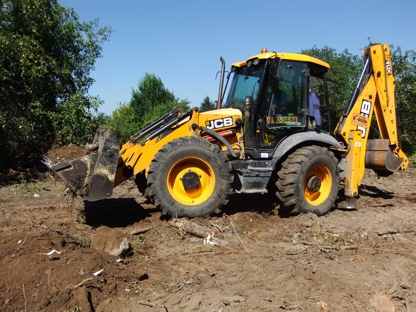 Экскаватор JCB 4CX на больших колесах