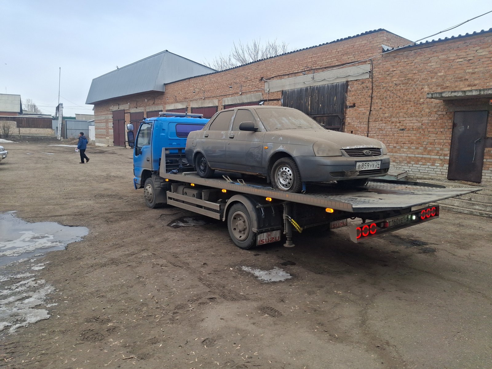 Эвакуатор Исузу с максимальным весом до 3 тонн