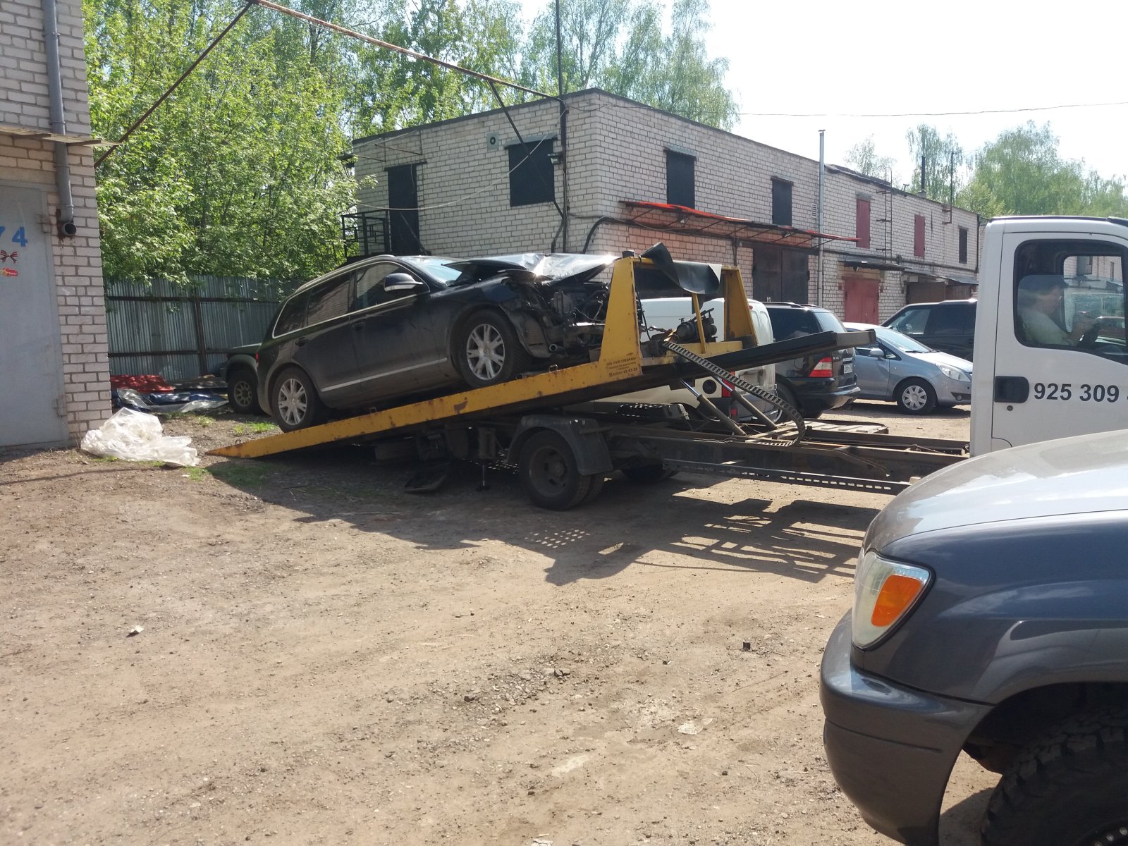 Эвакуация авто услуги. ИВЕКО ДЕЙЛИ с подкатными тележками