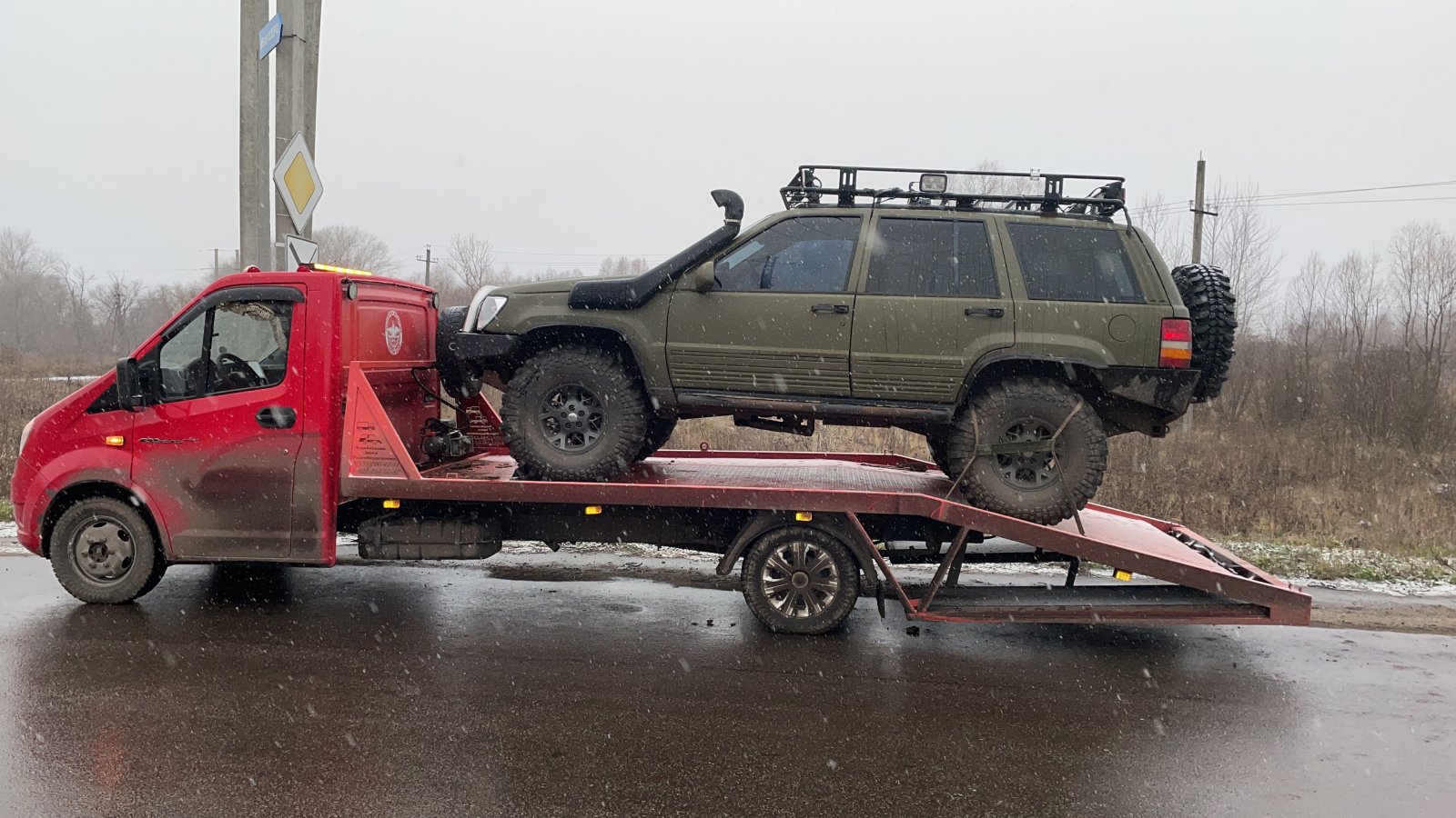 Эвакуатор с услугами автосервиса, шиномонтажа