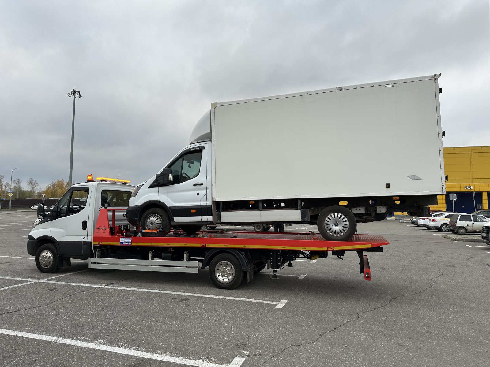 Эвакуатор Iveco с длинной платформы 6. 3 метра