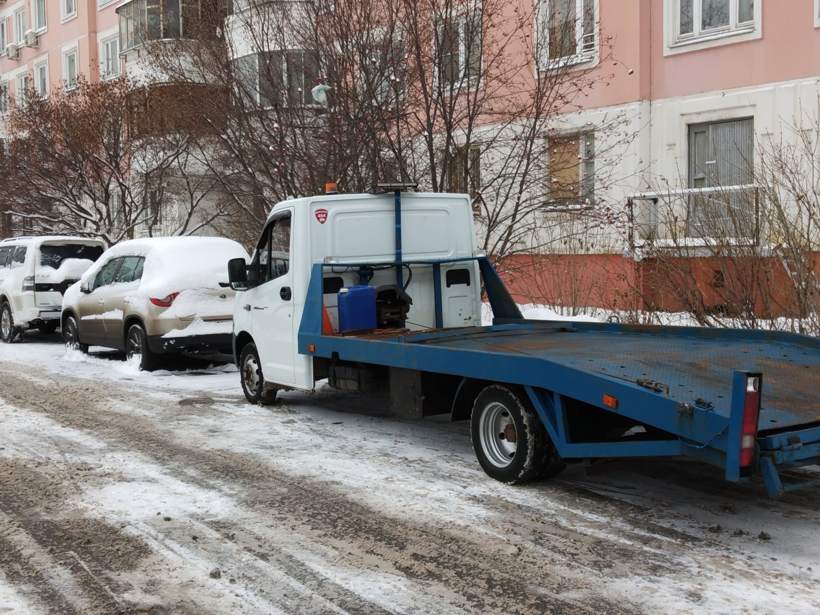 Эвакуатор и помощь на дороге