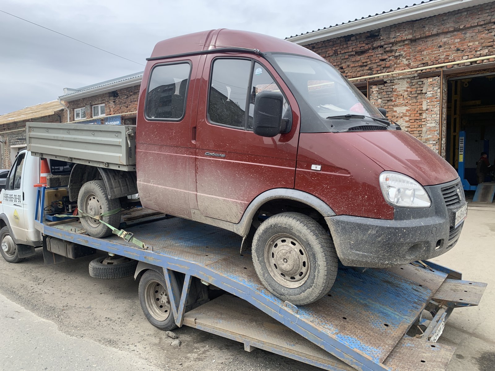 Вызвать эвакуатор 4 тонны с автомехаником