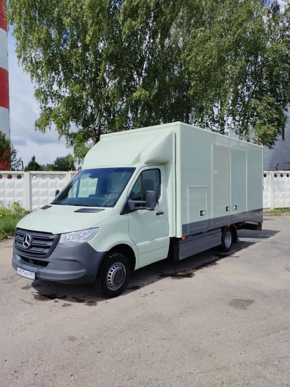 Автоэвакуатор закрытого типа