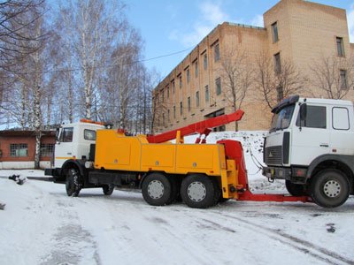 Грузовой эвакуатор в