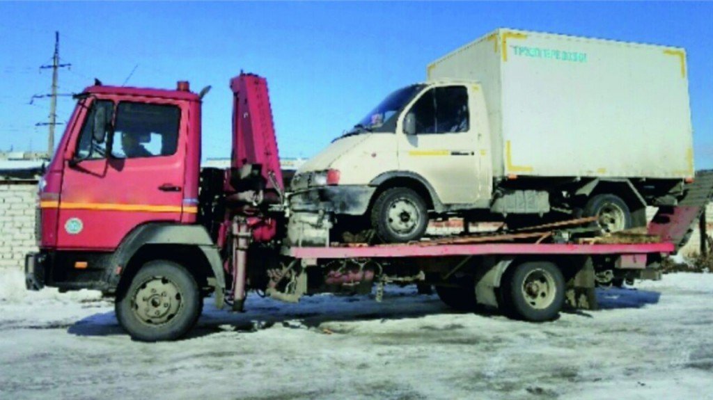 Эвакуация легковых авто и спецтехники на Мерседес