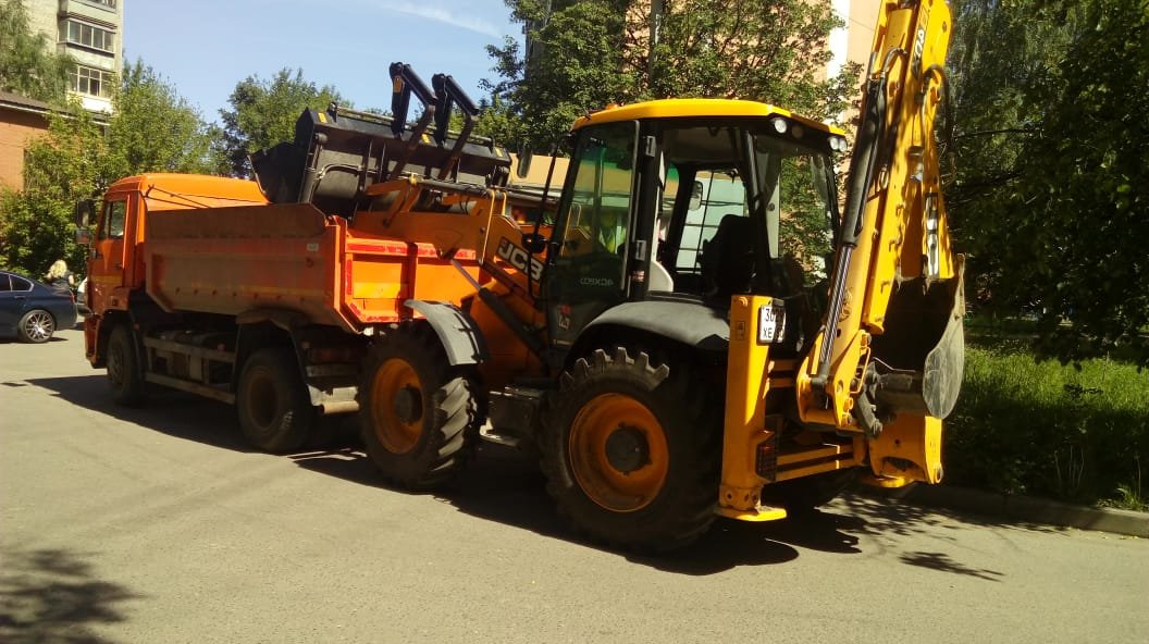 Эвакуатор и экскаватор погрузчик JCB, и М. О