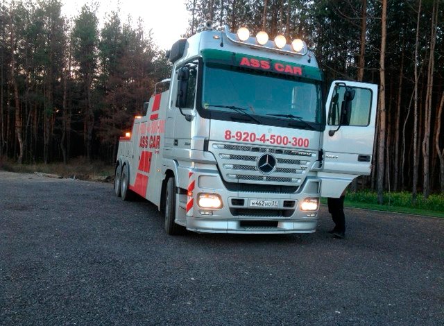 Грузовой эвакуатор автотранспорта