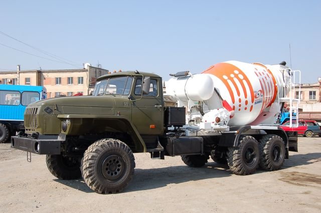 Автобетоносмеситель Урал от собственника