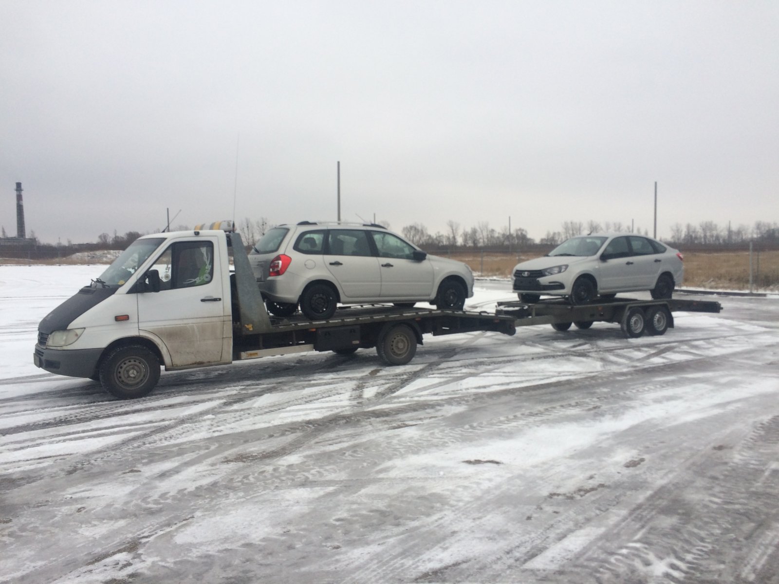 Услуги эвакуатора, автовоз 8-911-452-59-35 Россия
