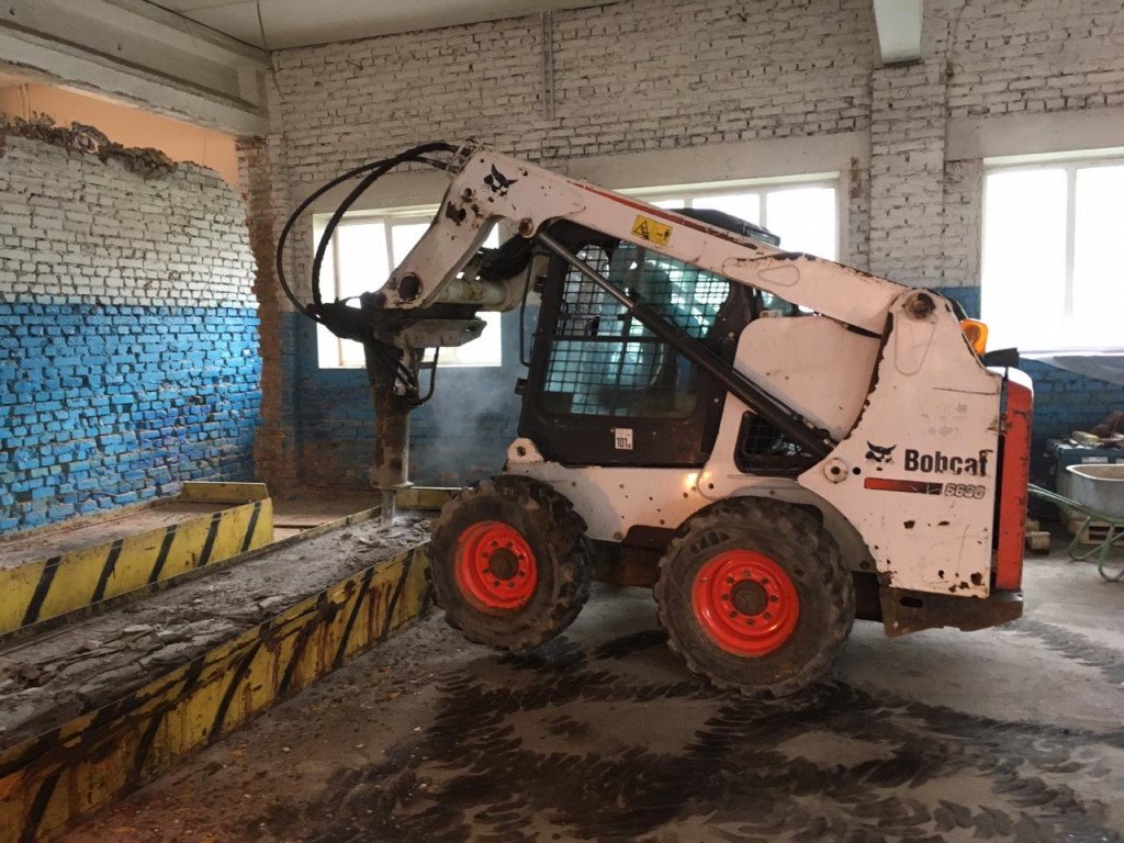Аренда гидромолота на базе Bobca 5630