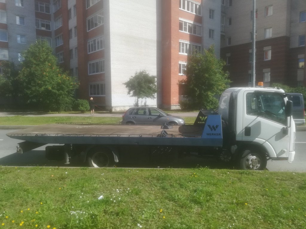 Автоэвакуатор Mitsubishi для мото и легковых авто, круглосуточно