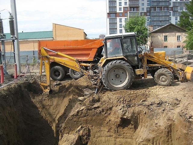 Экскаватор погрузчик от собственника