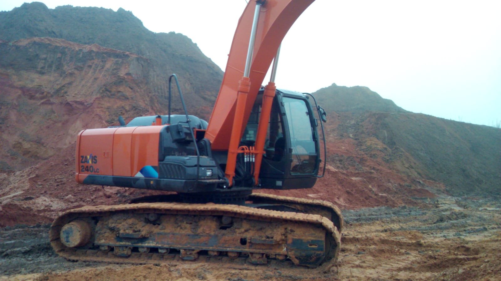 Экскаватор Hitachi ZX240LC-5A в аренду