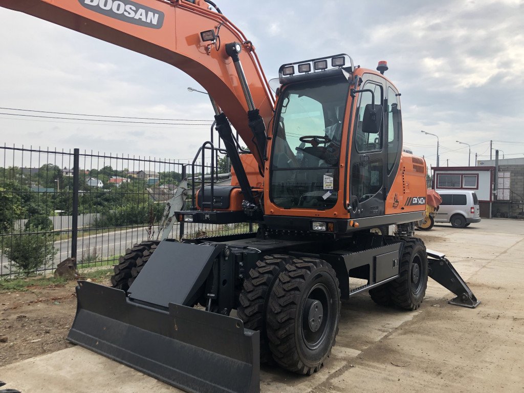 Аренда полноповоротного экскаватора Doosan 140 w. Гидромолот