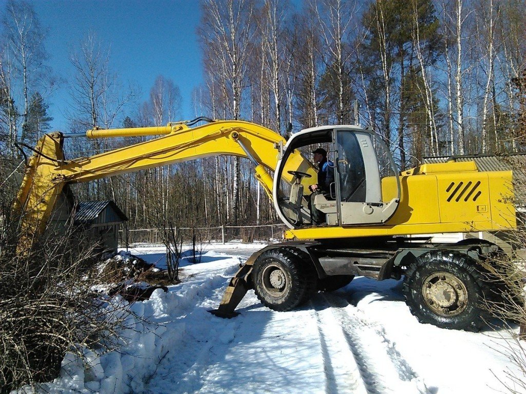 Полноповоротный экскаватор в аренду, услуги