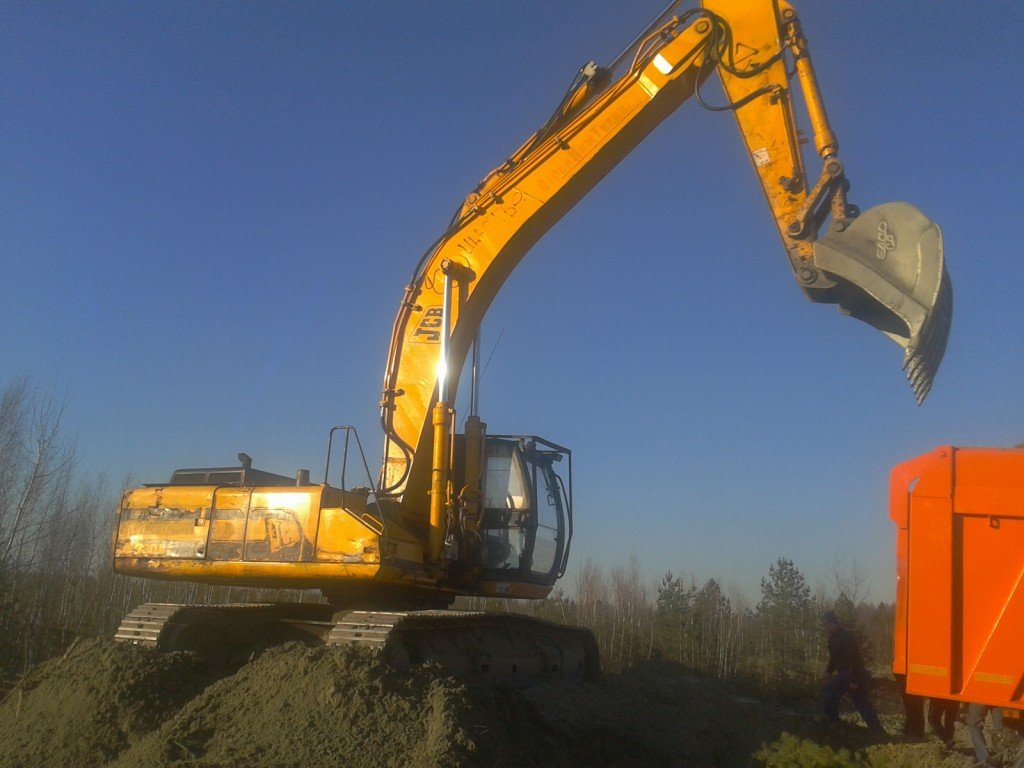 Аренда эксковатора JCB JS330