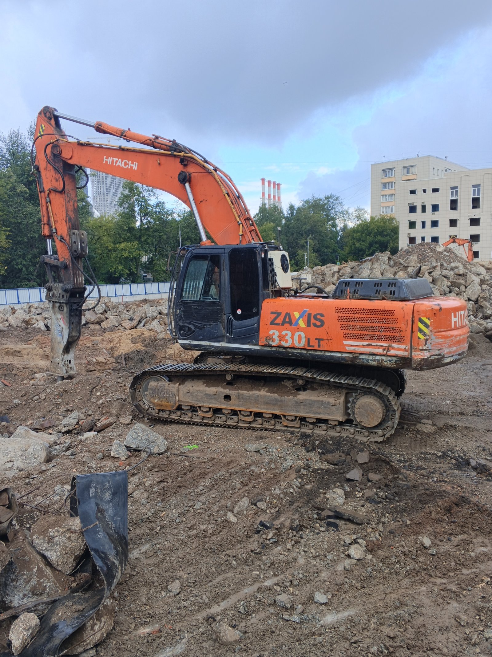 Гусеничный экскаватор Hyundai r330 с крашером и гидромолотом