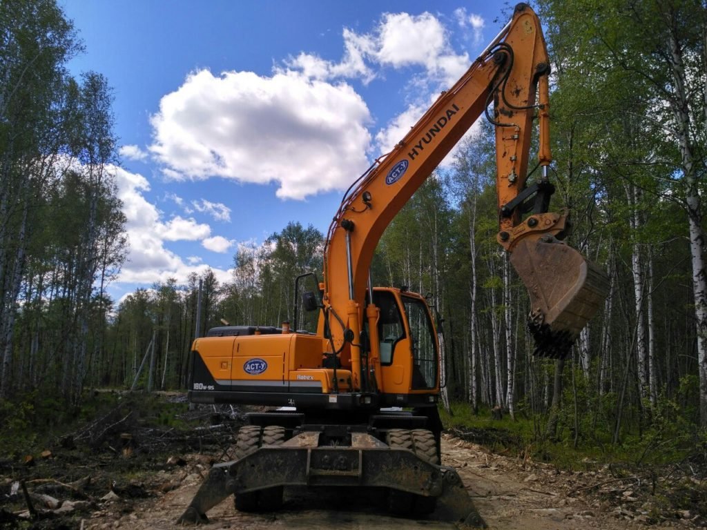 Экскаватор Hyundai R-180 + гидромолот, трамбовка