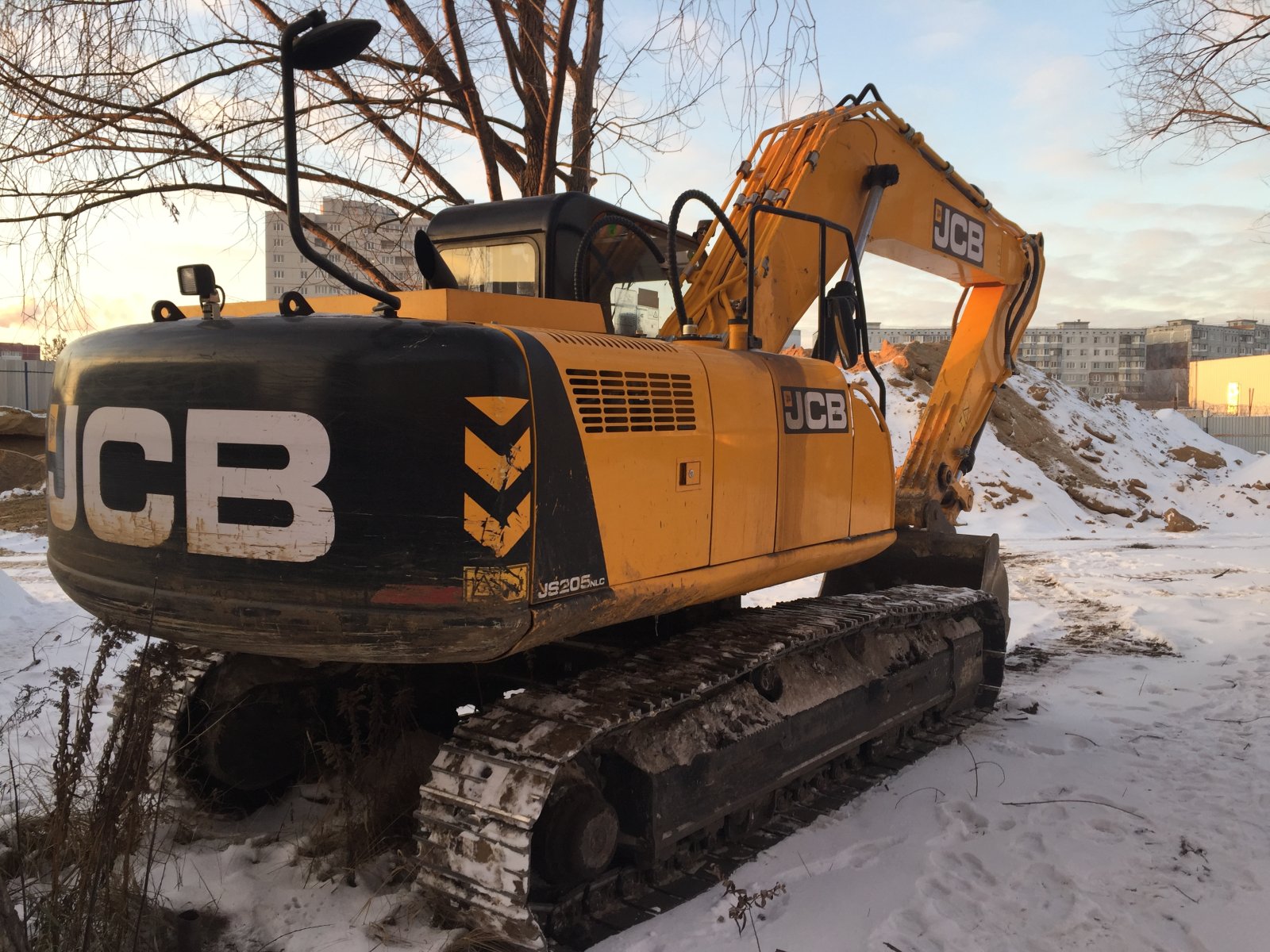 Аренда экскаватора гусеничного JCB JS205