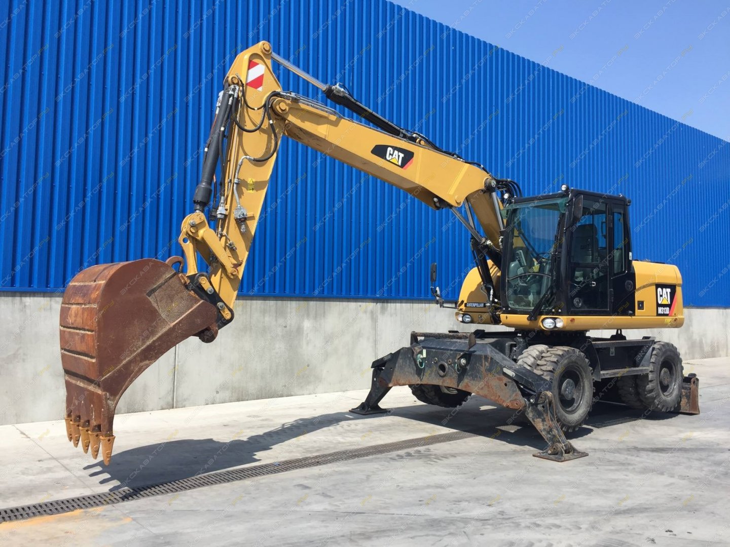 Аренда колесного экскаватора Caterpillar