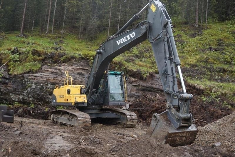 Гусеничный экскаватор Вольво-240 услуги, аренда