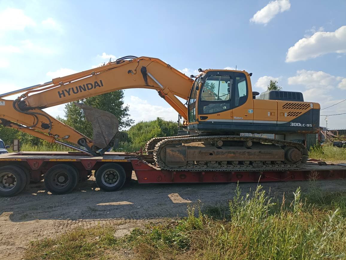 Экскаватор Hyundai R300-9s 30т. +просеивающий ковш
