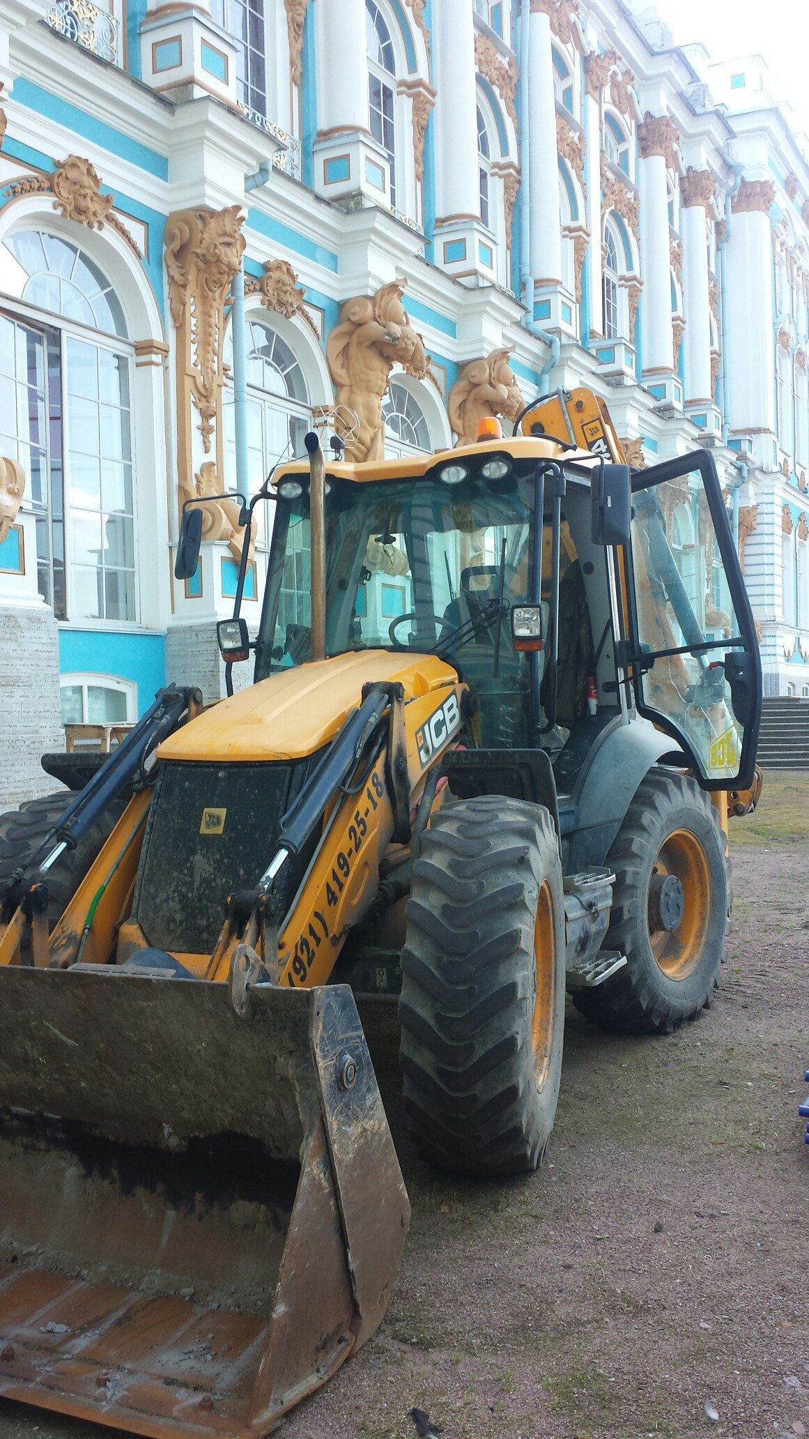 Услуги экскаватора- погрузчика 4х4 JCB- 4cx равноколёсного