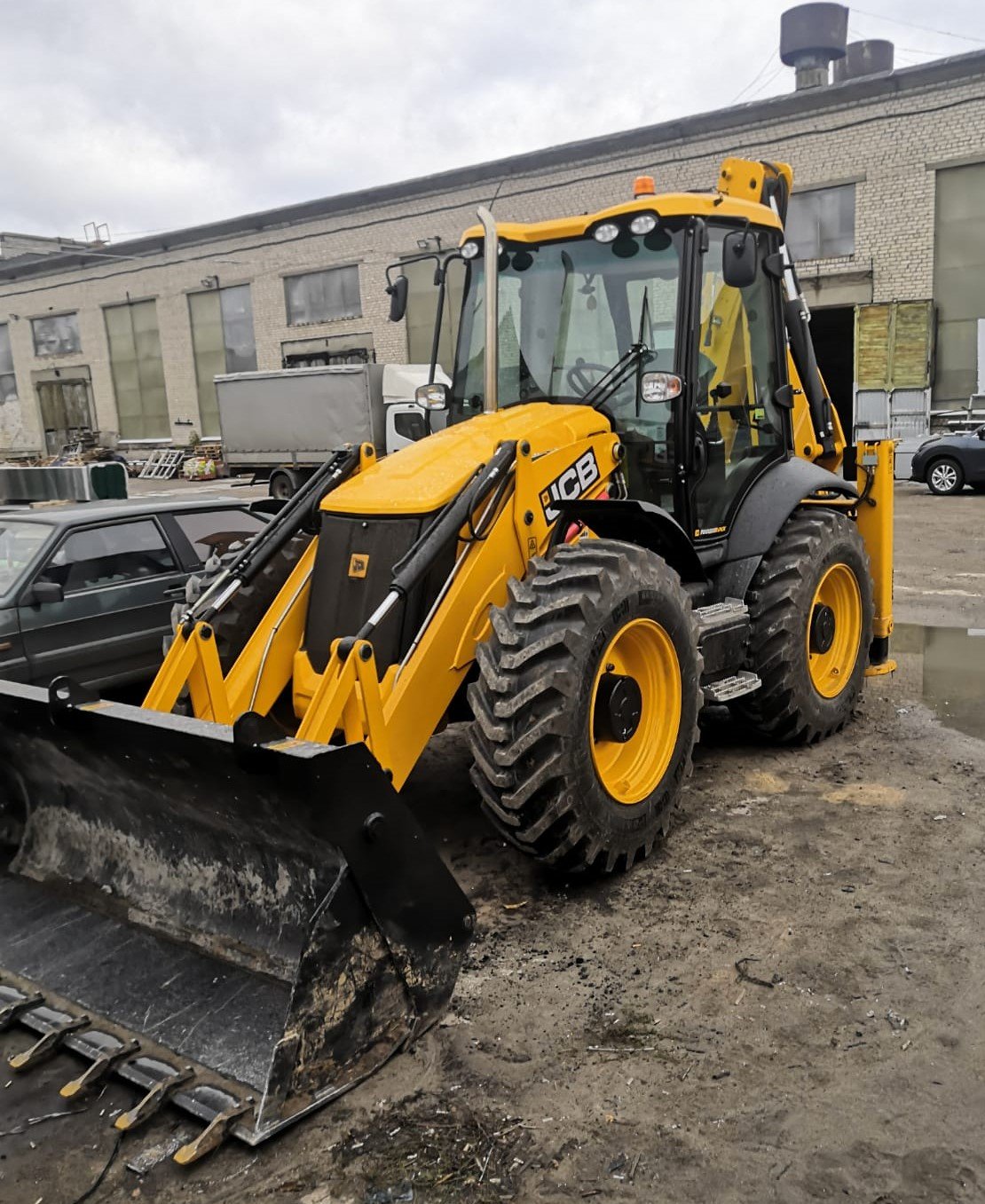 Услуги экскаватора- погрузчика JCB 4CX