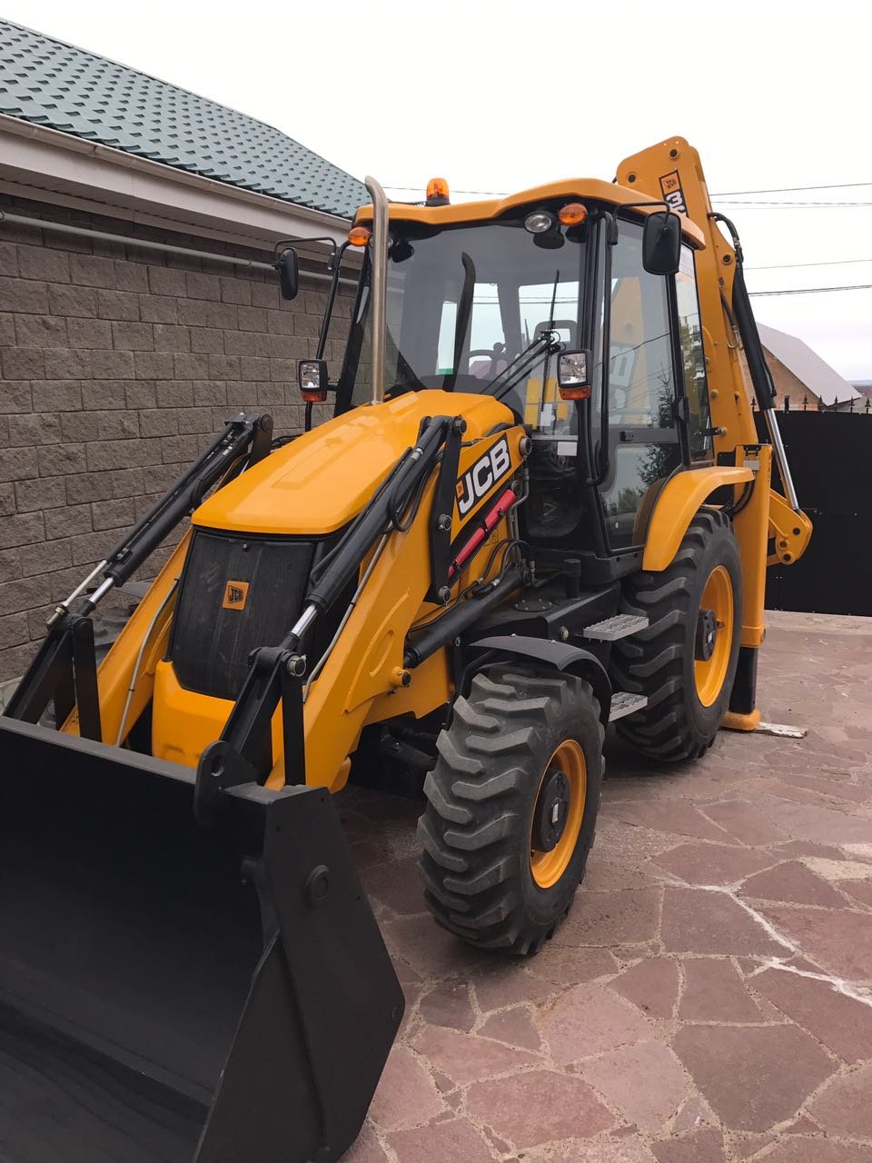 Предлагаю аренду экскаватора погрузчика JCB 3CX для погрузки