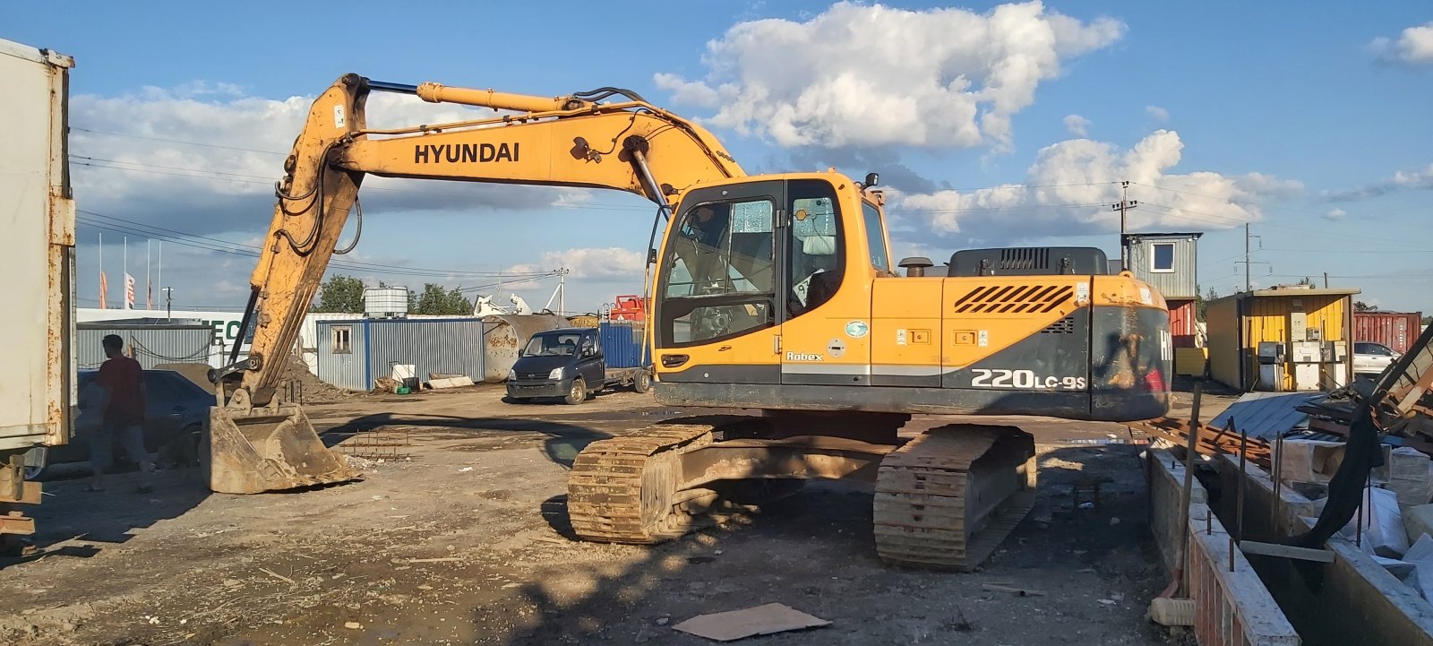 Аренда экскаватора гусеничного hyundai R220LC-9S
