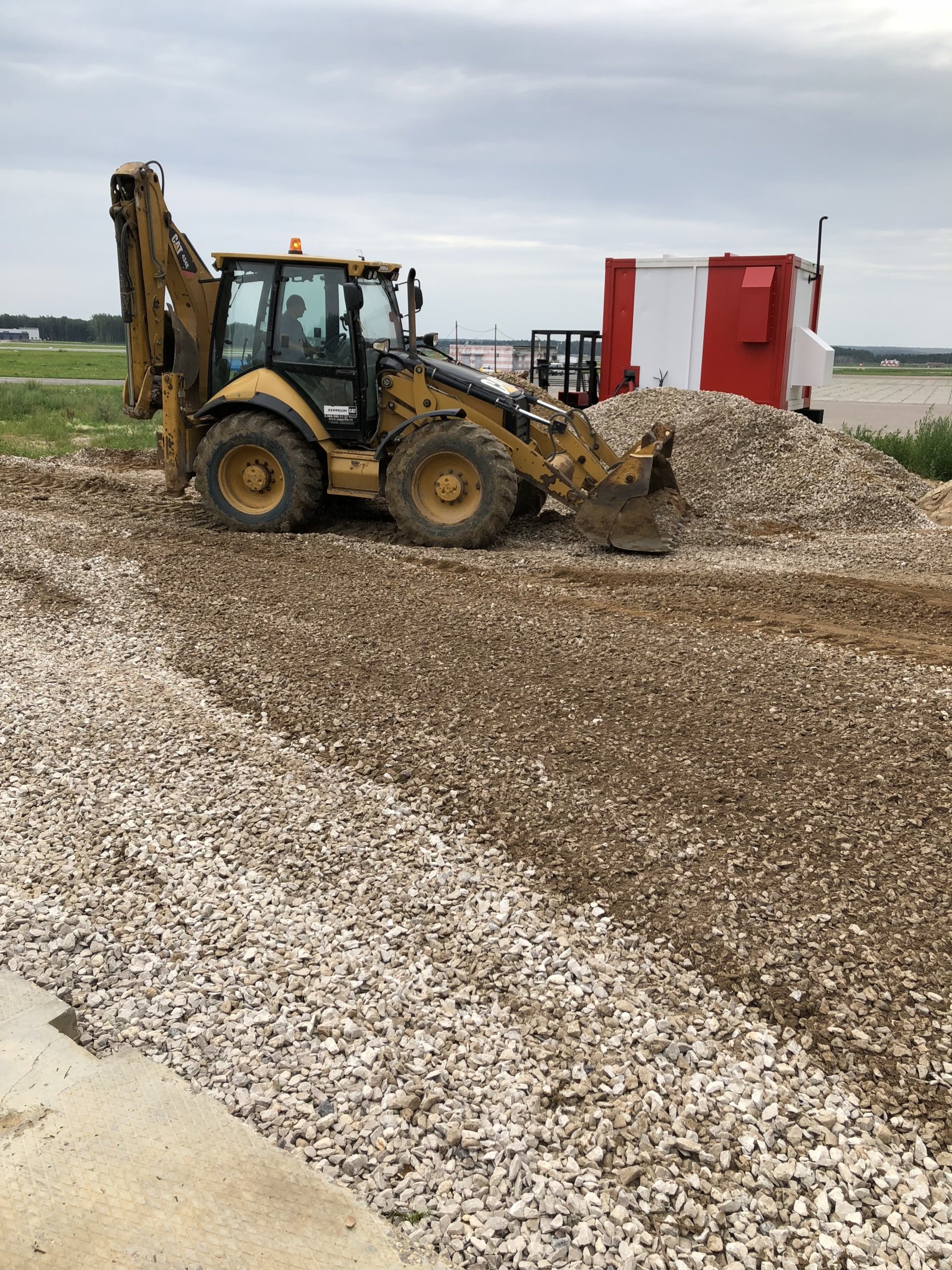 Предоставляем услуги экскаватор-погрузчика