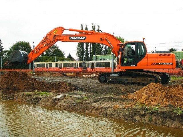 Экскаватор гусеничный Doosan DX 225LCA