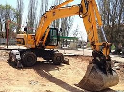 Услуги и аренда колесного экскаватора