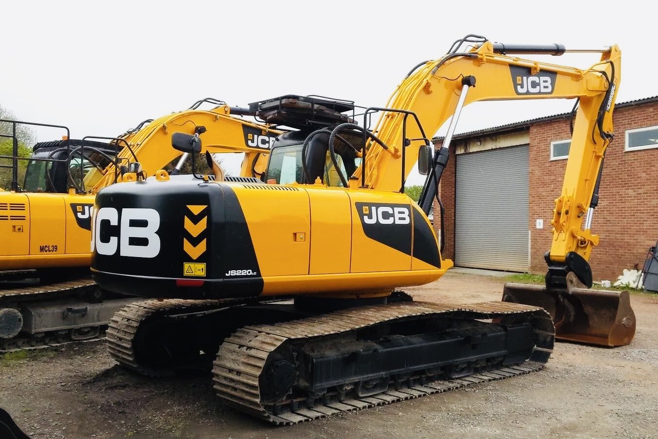 Аренда экскаваторов гусеничных и колесных Сaterpillar, JCB