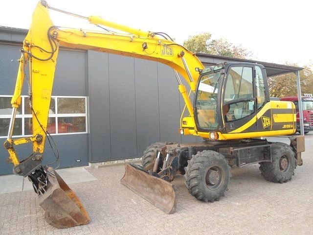 Колесный экскаватор Volvo EW145B в аренду