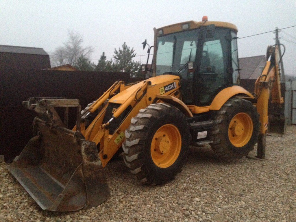 Экскаватор-погрузчик JCB 4CX
